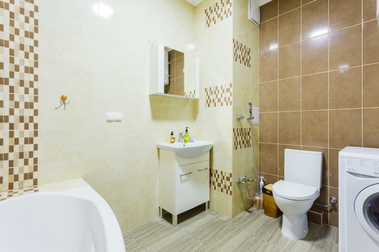 Солнечная Квартира На Ломоносова 71, Вднх Kiev Ngoại thất bức ảnh